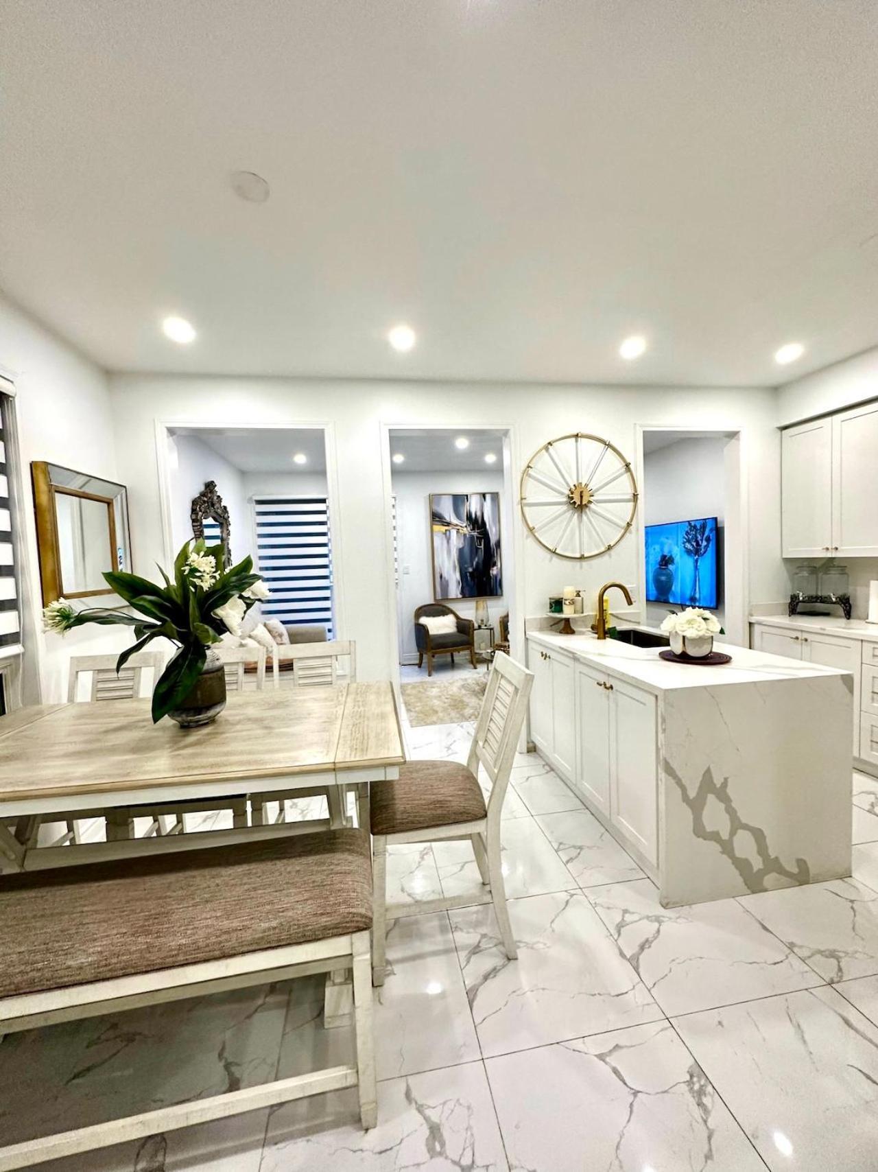 Luxury Home In Toronto ミシサガ エクステリア 写真