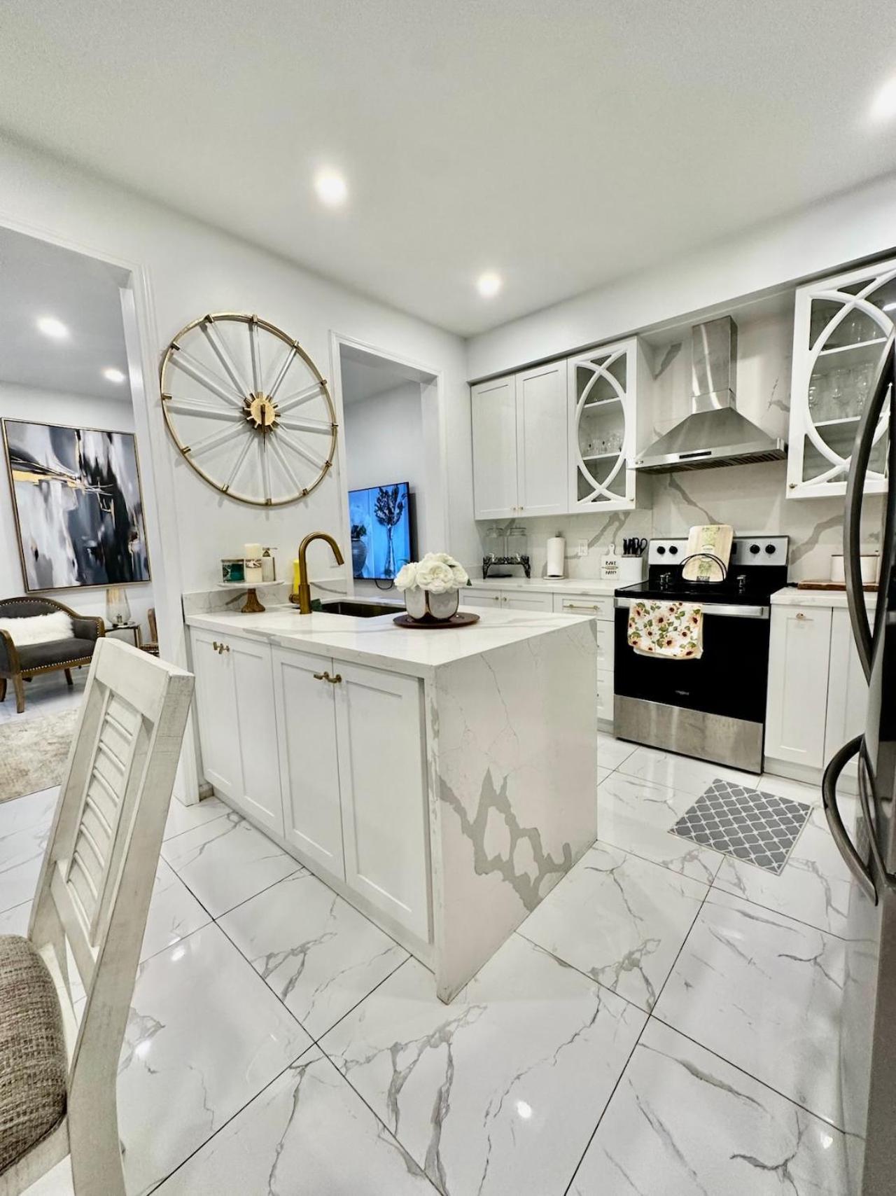 Luxury Home In Toronto ミシサガ エクステリア 写真